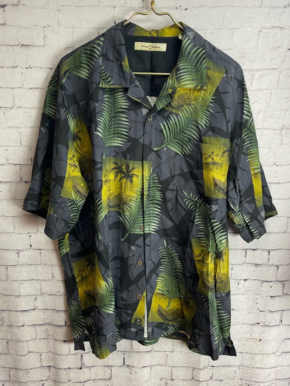 Tommy Bahama size large short sleeve button down Hawaiian shirt